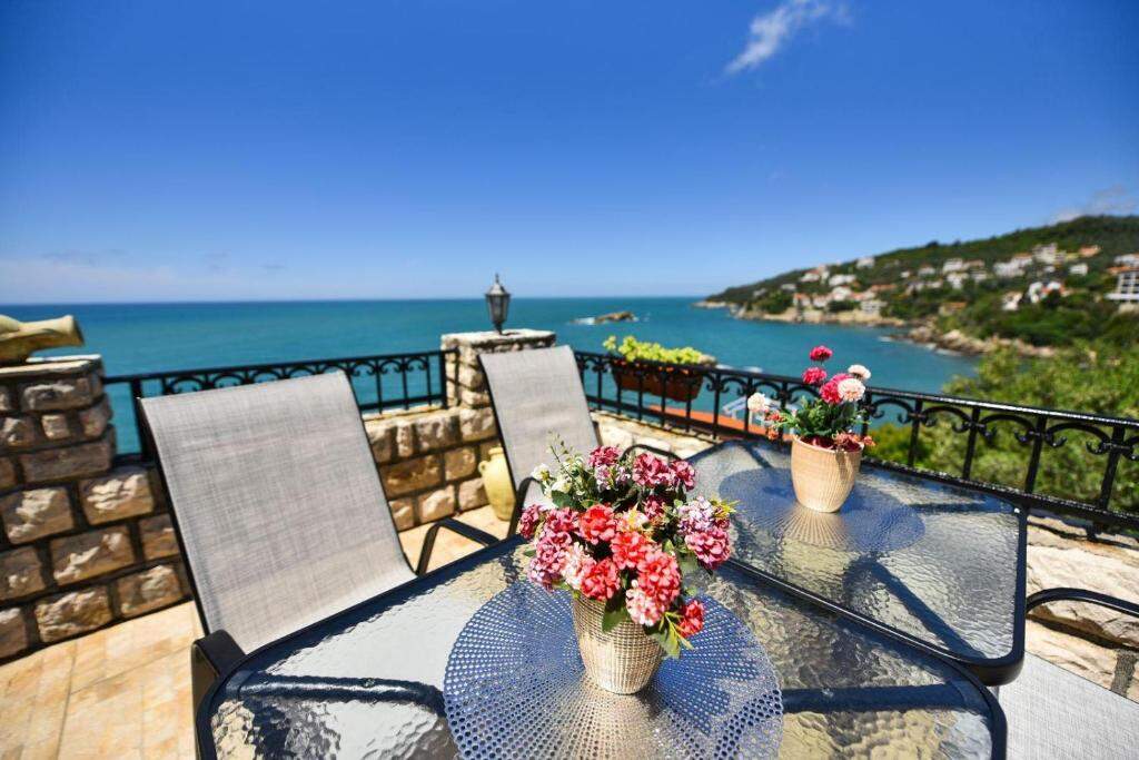 Apartments Antigona Old Town - terrace with Adriatic sea view in Ulcinj